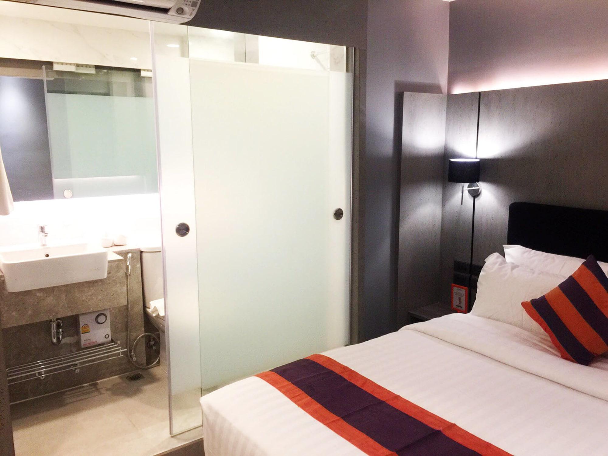 Studio Ekamai Bangkok Buitenkant foto