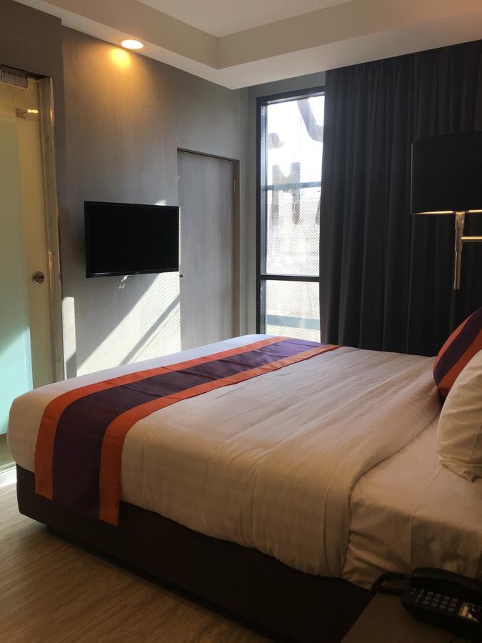 Studio Ekamai Bangkok Buitenkant foto