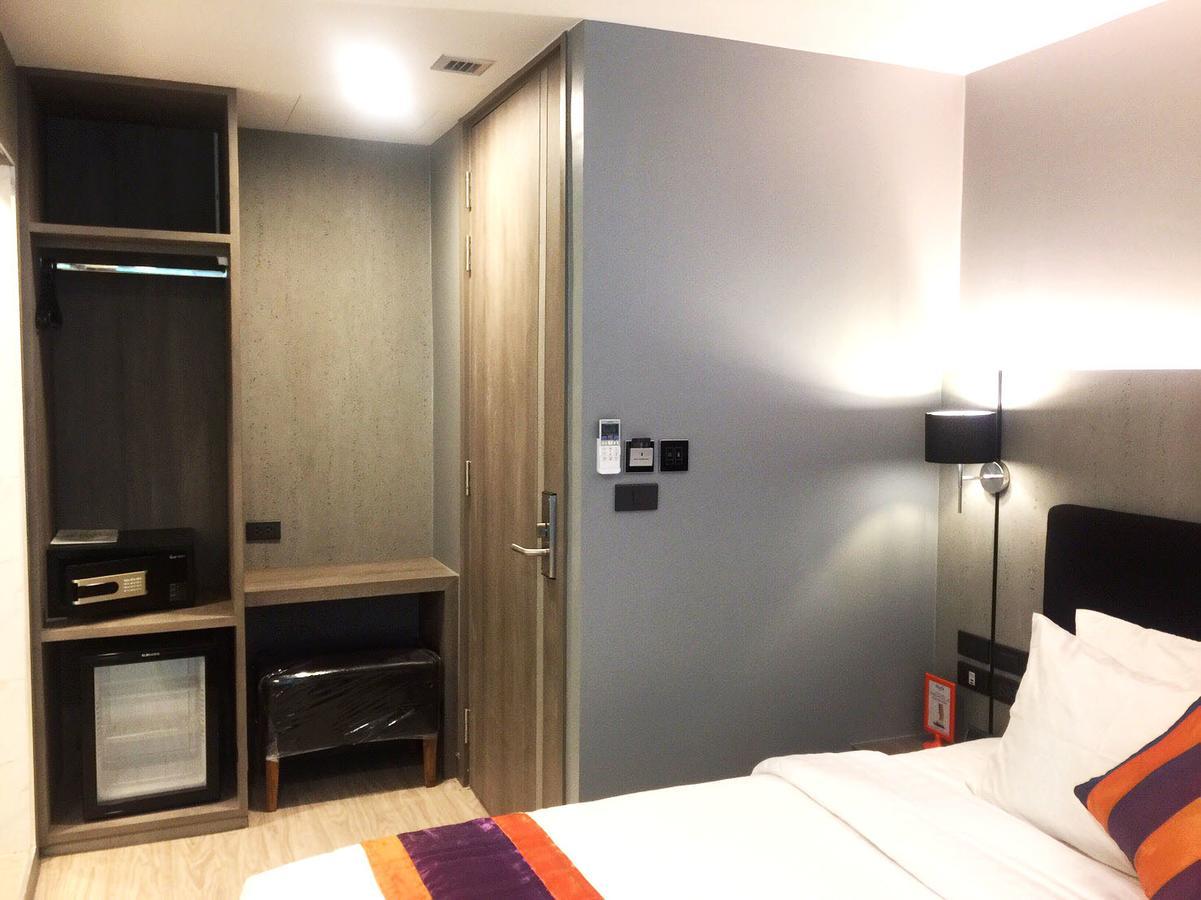 Studio Ekamai Bangkok Buitenkant foto